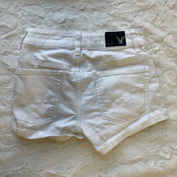 American Eagle Outfitter’s White Super Super Stretch Hi-Rise Denim Short - Women - Picture 2 of 5